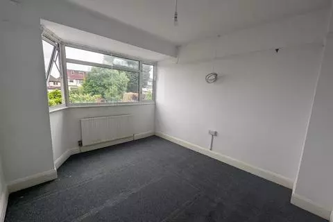 3 bedroom semi-detached house to rent - View 2