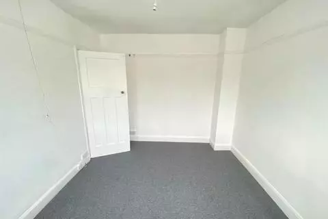3 bedroom semi-detached house to rent - View 4