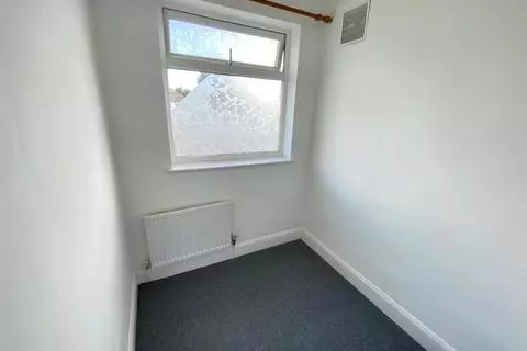 3 bedroom semi-detached house to rent - View 5