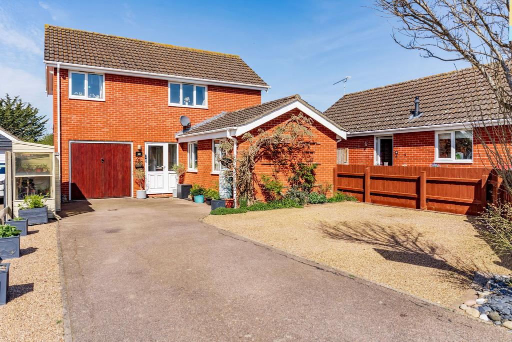 Linden Grove, Diss IP22 3 bed detached house for sale - £290,000