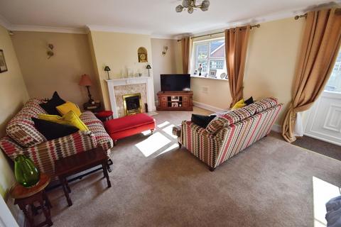 3 bedroom townhouse to rent, Beaumont Court, The Bridle Path