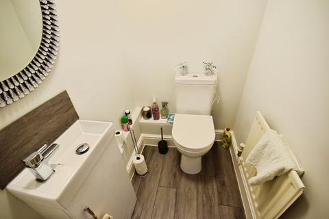 3 bedroom townhouse to rent, Beaumont Court, The Bridle Path