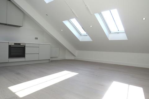 2 bedroom apartment to rent, New Road, Brentwood