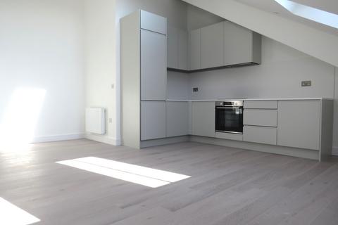 2 bedroom apartment to rent, New Road, Brentwood
