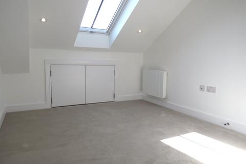2 bedroom apartment to rent, New Road, Brentwood
