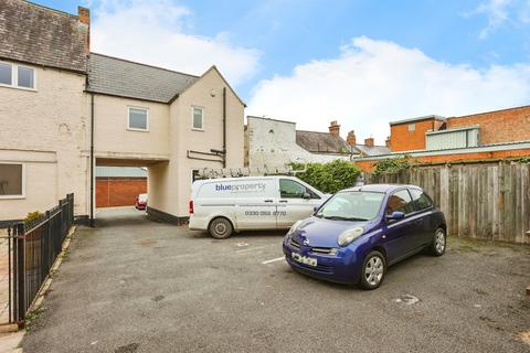 3 bedroom apartment to rent, High Street, MELTON MOWBRAY, LE13