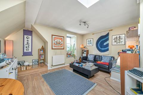 2 bedroom flat for sale, Clapham Common South Side, London, SW4