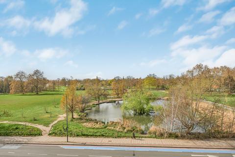 2 bedroom flat for sale, Clapham Common South Side, London, SW4