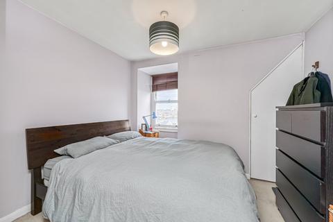 2 bedroom flat for sale, Clapham Common South Side, London, SW4