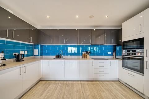 2 bedroom flat for sale, Sylvan Hill, Crystal Palace, London, SE19