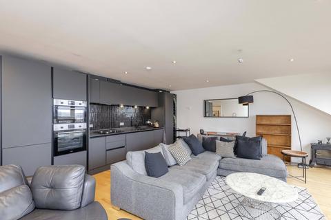 2 bedroom penthouse to rent, Easter Road, Edinburgh