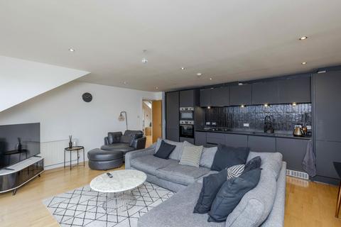 2 bedroom penthouse to rent, Easter Road, Edinburgh