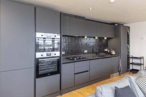 2 bedroom penthouse to rent, Easter Road, Edinburgh