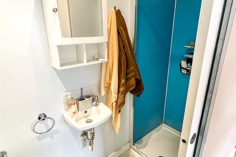 1 bedroom house of multiple occupation to rent, Yew Tree Drive, Guildford, Surrey, GU1