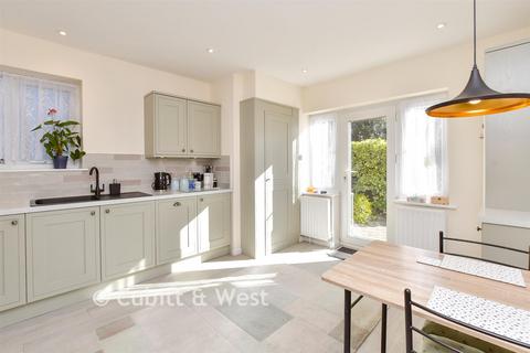 4 bedroom detached house for sale, Wallace Avenue, Worthing BN11