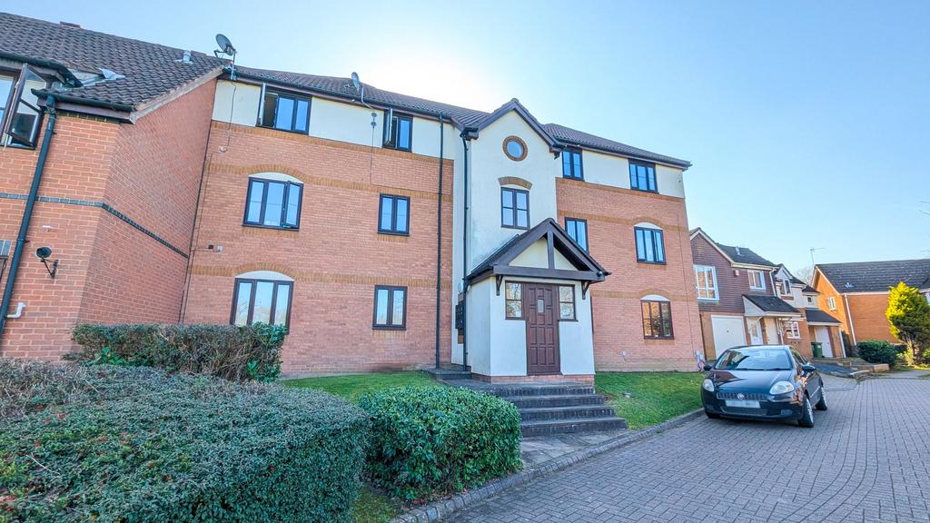 Wr4 9fa Nine Acres Green, Worcester WR4 2 bed flat - £40,000