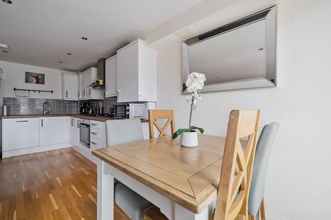 2 bedroom flat for sale, The Grove, Headley Road, Hindhead, Hampshire