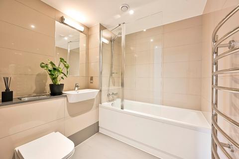 Studio to rent, Childers Street, London, SE8