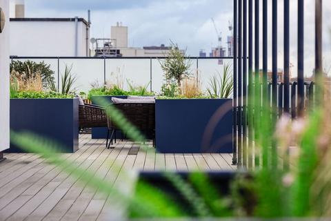 Studio to rent, Childers Street, London, SE8