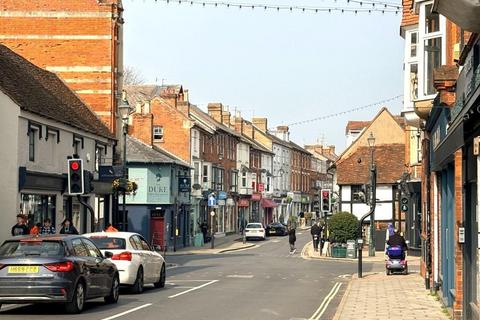 Retail property (high street) to rent, 7 Reading Rd Henley On Thames RG9 1AB