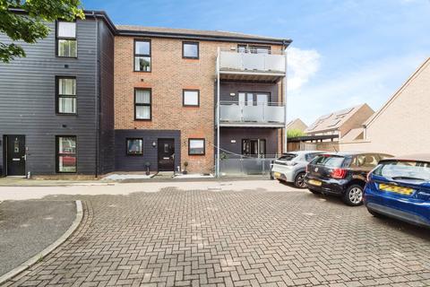 2 bedroom flat for sale, Dunningford Close, Hornchurch, RM12