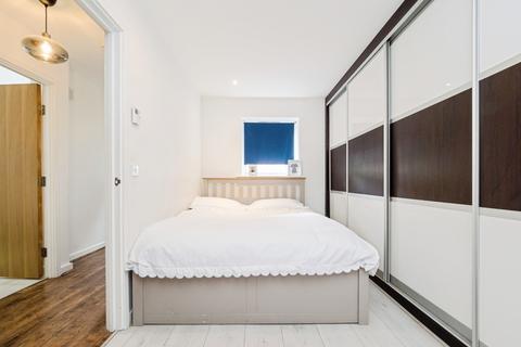 2 bedroom flat for sale, Dunningford Close, Hornchurch, RM12