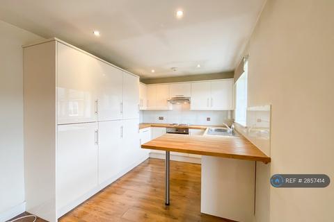 2 bedroom flat to rent, Higham Station Avenue, London, E4