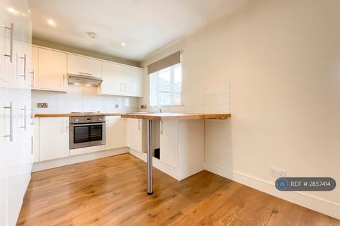2 bedroom flat to rent, Higham Station Avenue, London, E4
