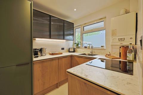 2 bedroom flat for sale, Shuttleworth Road, London, SW11