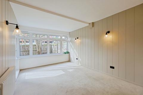 2 bedroom flat for sale, Shuttleworth Road, London, SW11