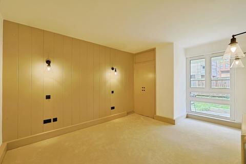 2 bedroom flat for sale, Shuttleworth Road, London, SW11