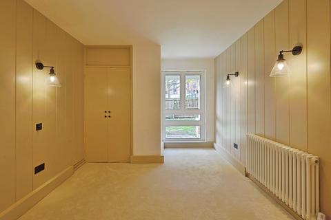 2 bedroom flat for sale, Shuttleworth Road, London, SW11