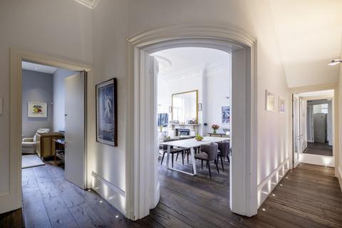 2 bedroom flat for sale, Belsize Park Gardens, London, NW3