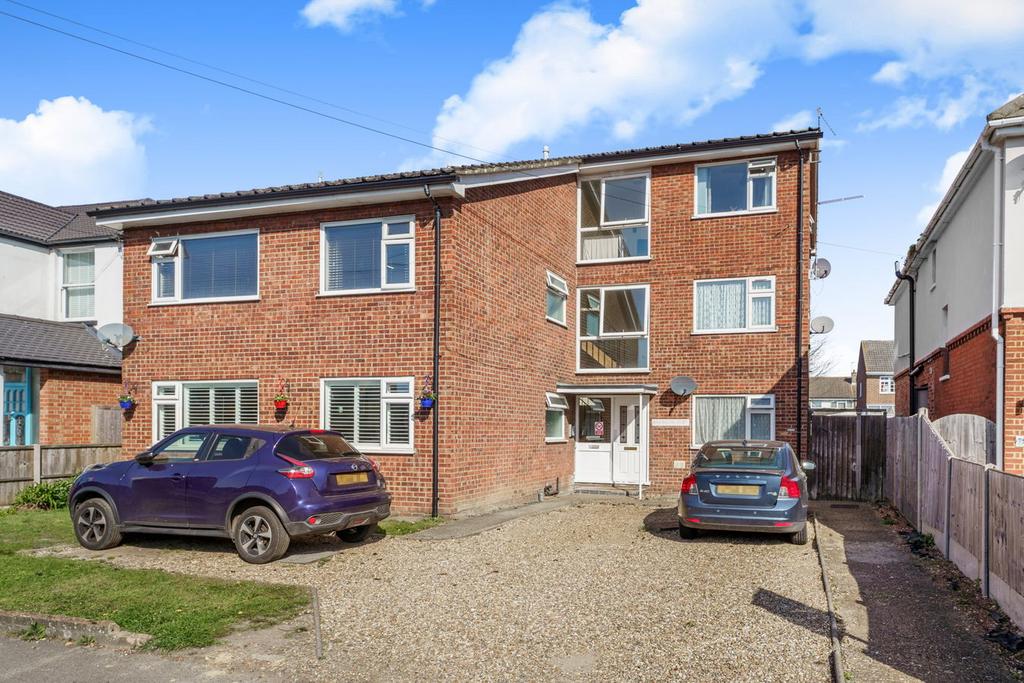 Detached house exterior, driveway