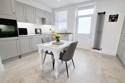 3 bedroom terraced house for sale, Manchester Road, Greenfield OL3