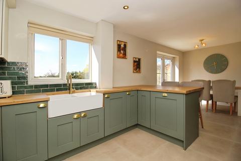 4 bedroom detached house for sale, Rembrandt Avenue, Wakefield, WF3