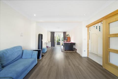 4 bedroom semi-detached house for sale, Ashness Gardens, Greenford