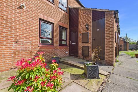 2 bedroom flat for sale, St. Peters Close, Carlisle, CA3