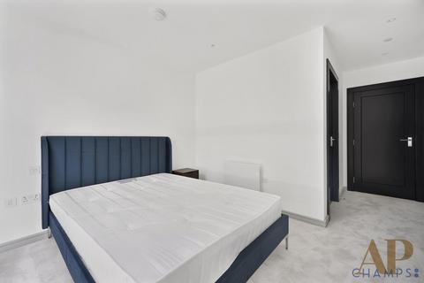 2 bedroom flat to rent, Lily House, TW18