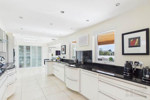 4 bedroom detached house for sale, La Rue Des Pallieres, St Ouen