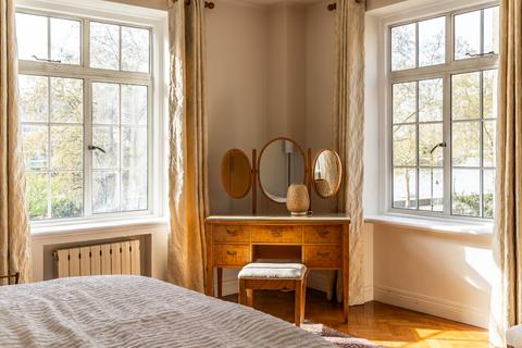 4 bedroom flat for sale, 42 Cheyne Walk, London, SW3