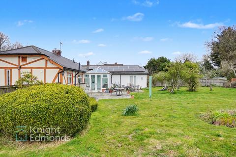 4 bedroom detached bungalow for sale, Headcorn Road, Biddenden, TN27