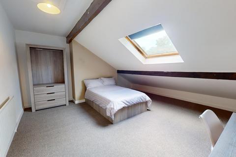 4 bedroom flat to rent, Moorland Avenue, Leeds LS6
