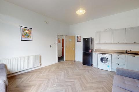 4 bedroom flat to rent, Moorland Avenue, Leeds LS6