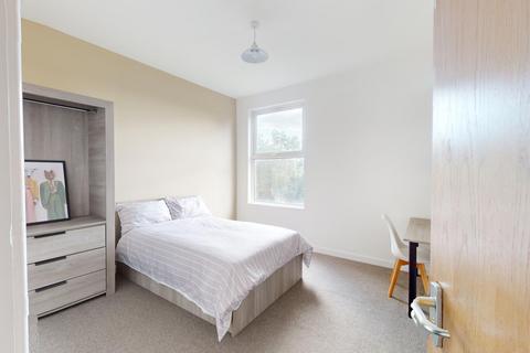 4 bedroom flat to rent, Moorland Avenue, Leeds LS6