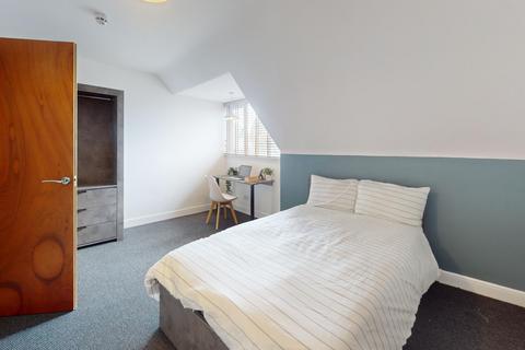 3 bedroom flat to rent, St Michaels Crescent, Leeds LS6