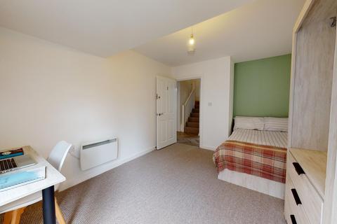 4 bedroom flat to rent,  Yalta Court, Leeds LS2