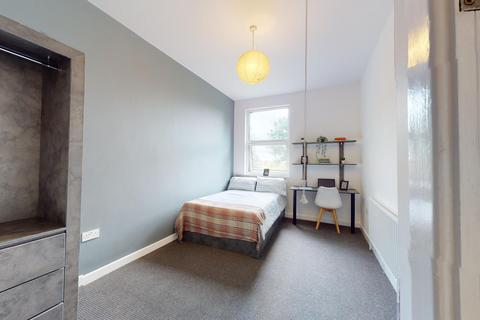 5 bedroom flat to rent, Moorland Avenue, Leeds LS6