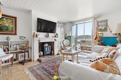 2 bedroom cottage for sale, The Quay, Wivenhoe, Colchester, CO7