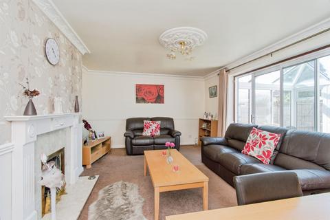 3 bedroom semi-detached house for sale, Mayors Walk, Castleford